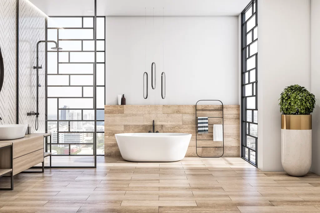 Nytt badrum med vitt badkar och trägolv